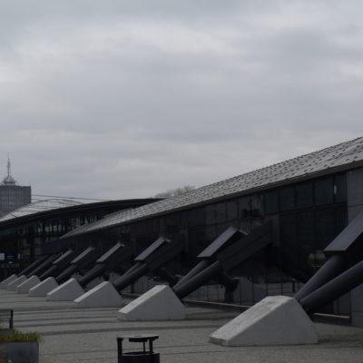 Zdjęcie elewacji i fasad aluminiowo-szklanych dworca PKP Łódź Fabryczna